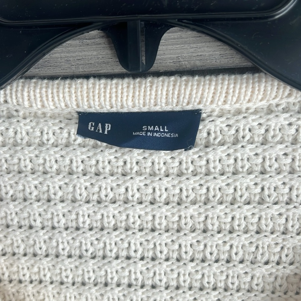Excellent condition cream colored Chanel light cardigan by the gap size small - Picture 2 of 5